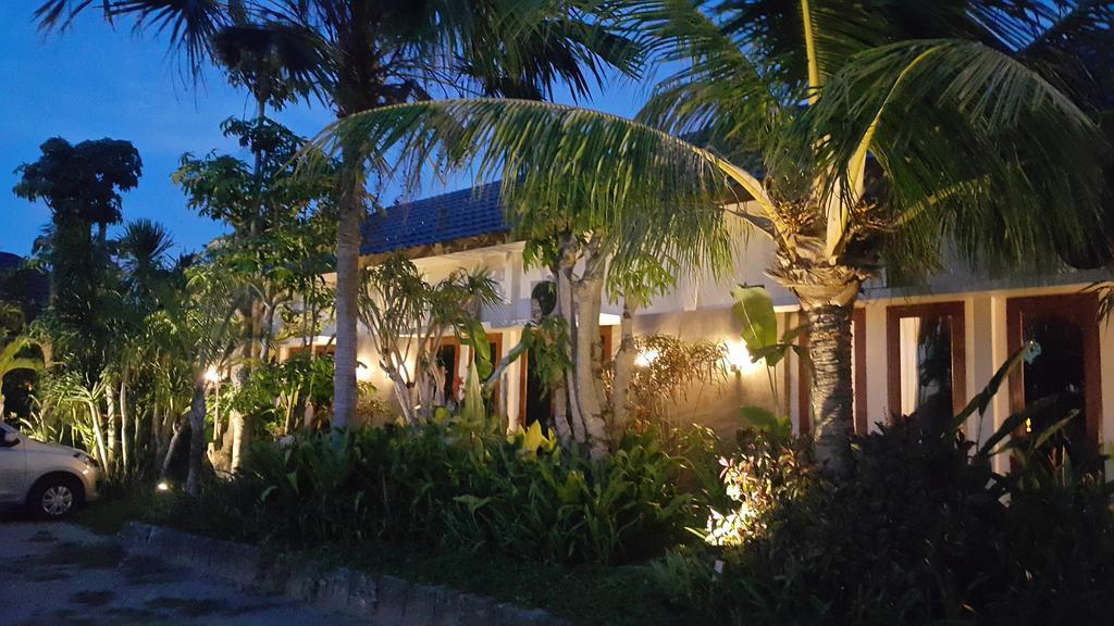 פאלו Kampoeng Nelayan Hotel מראה חיצוני תמונה