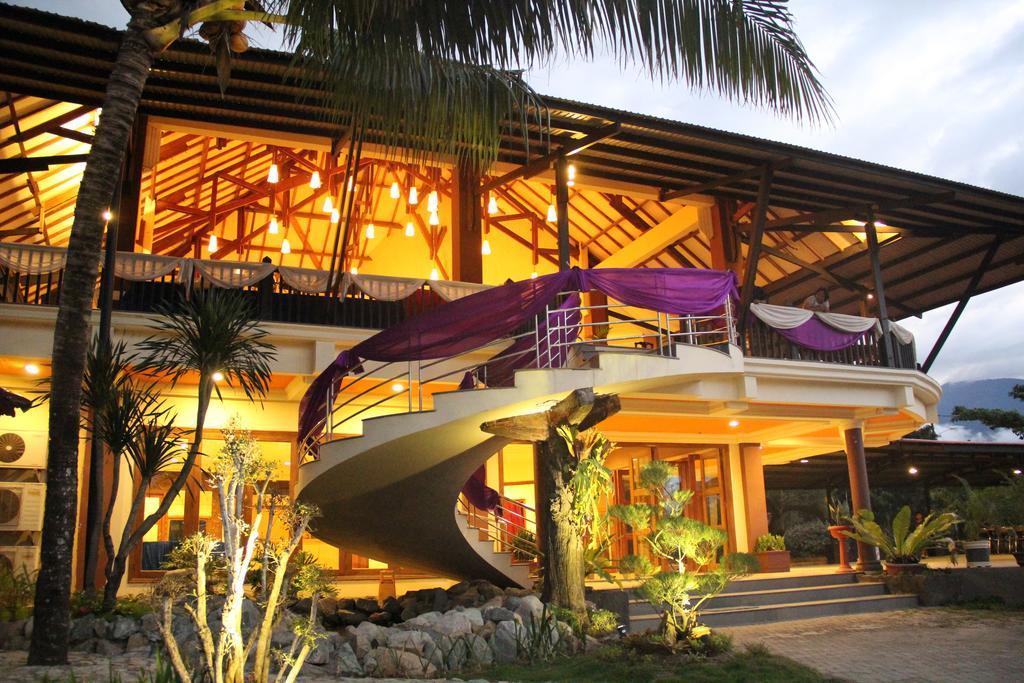 פאלו Kampoeng Nelayan Hotel מראה חיצוני תמונה