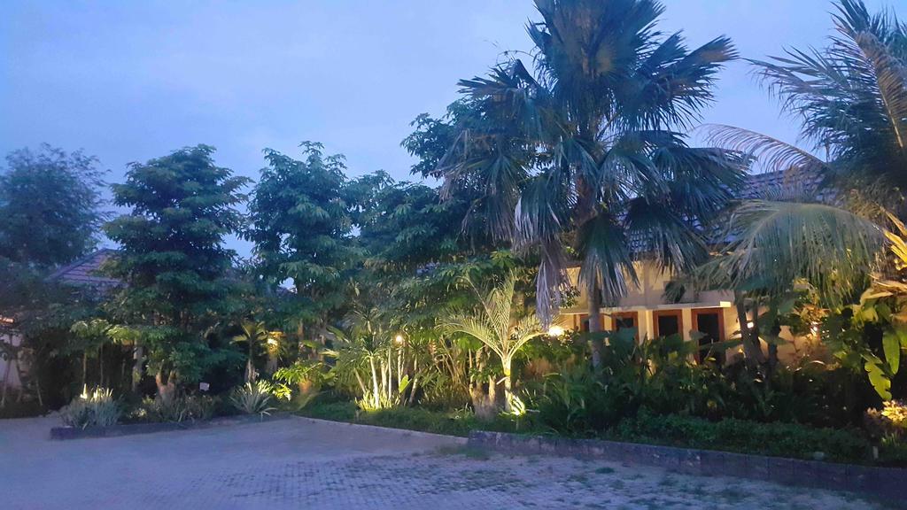 פאלו Kampoeng Nelayan Hotel מראה חיצוני תמונה